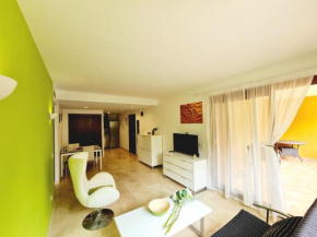 Punta Prima Modern, 100 m sea, 2 swimming-pools, aircondition, Free WI-FI